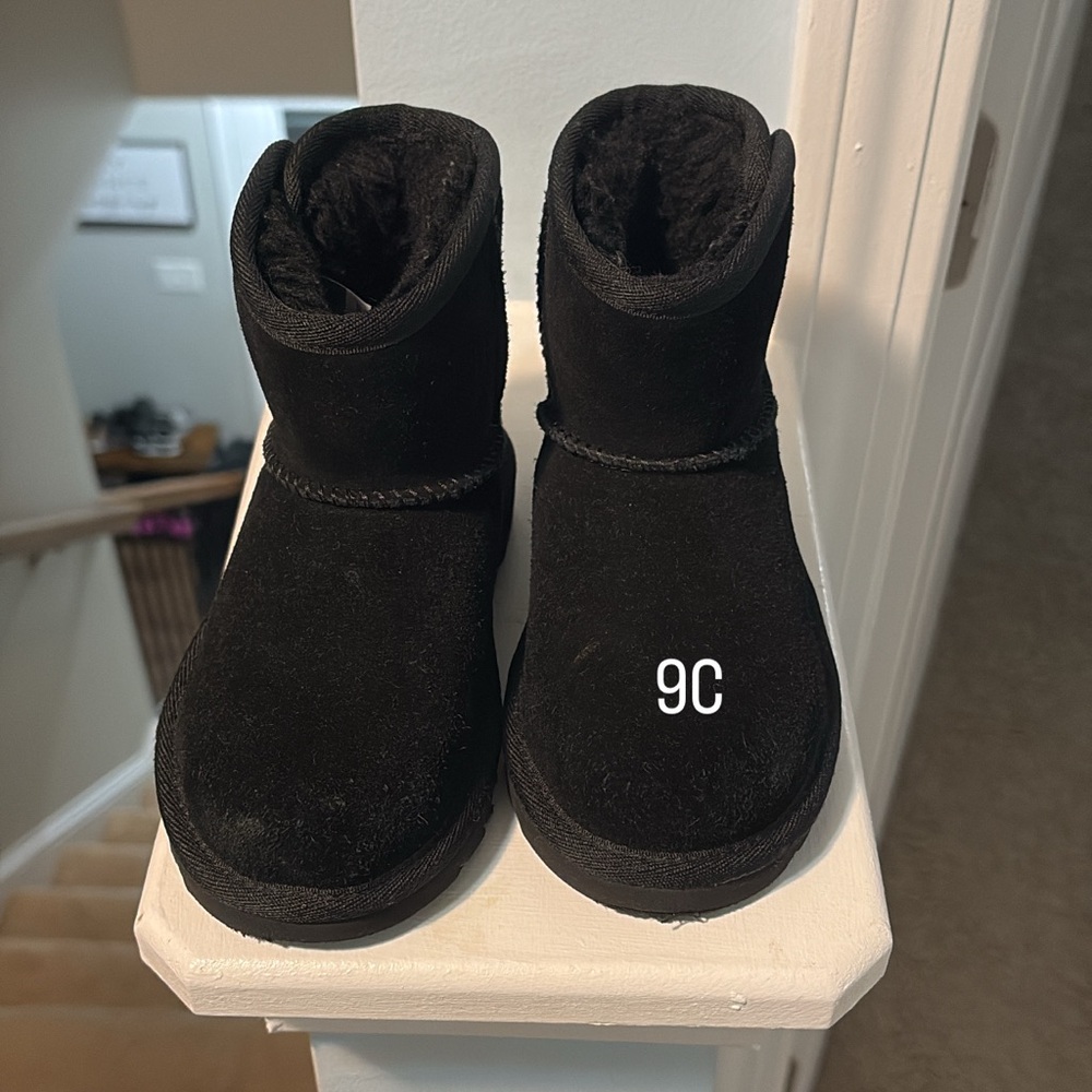 Black toddler uggs